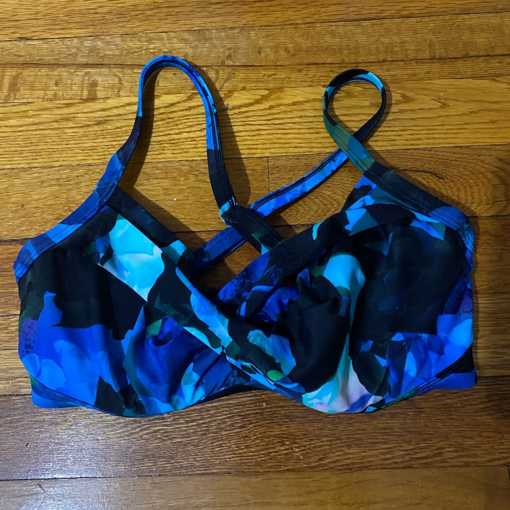 Athleta twister top